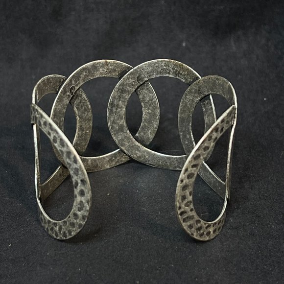 Vintage Silver Tone Hammered Cuff Bracelet (4050) - Picture 3 of 4